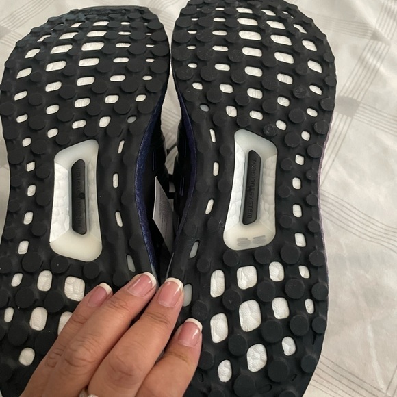 Adidas Ultraboost 5.0 DNA Size US 9 - Picture 3 of 5